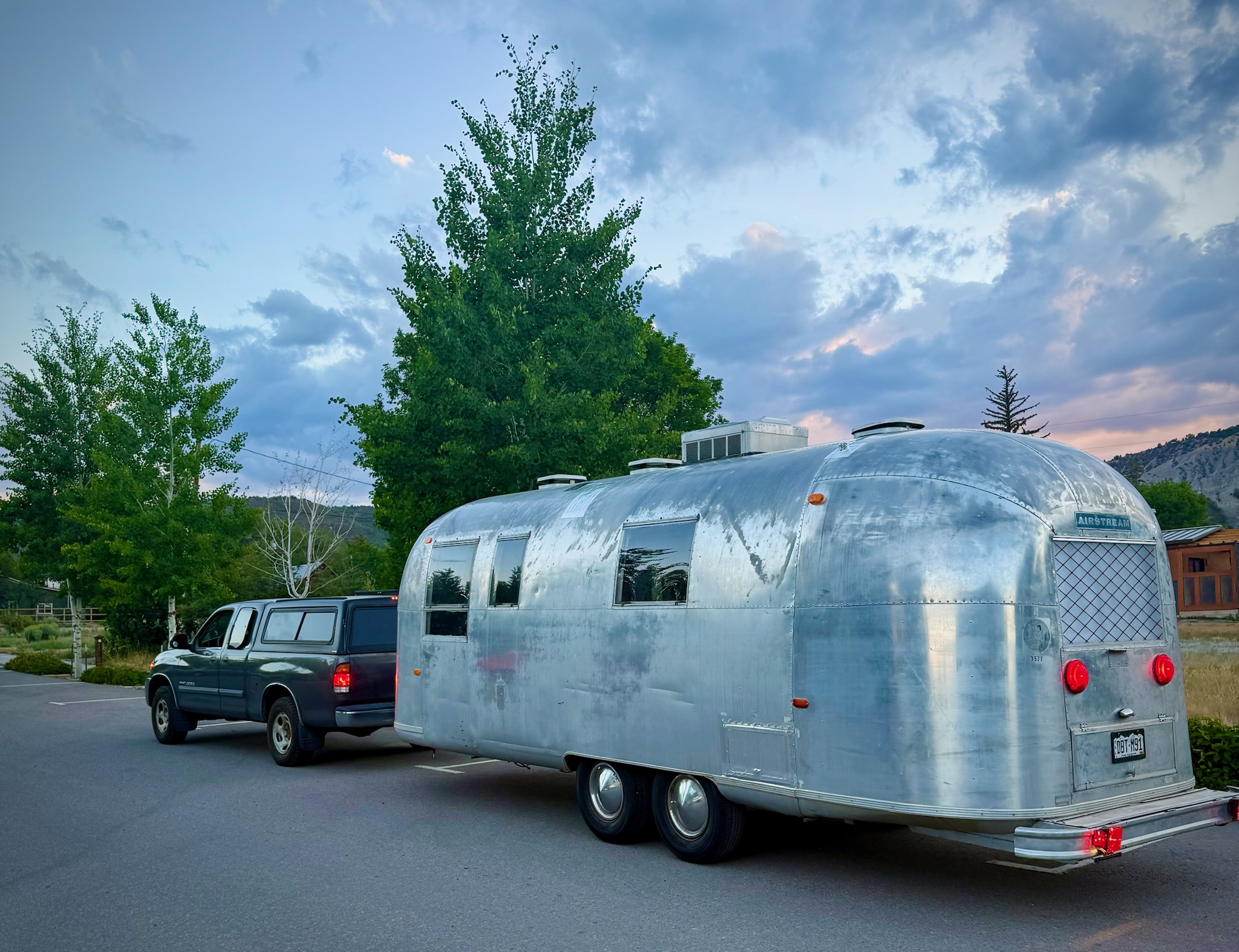 Bougie Airstream Ridgway Sunset
