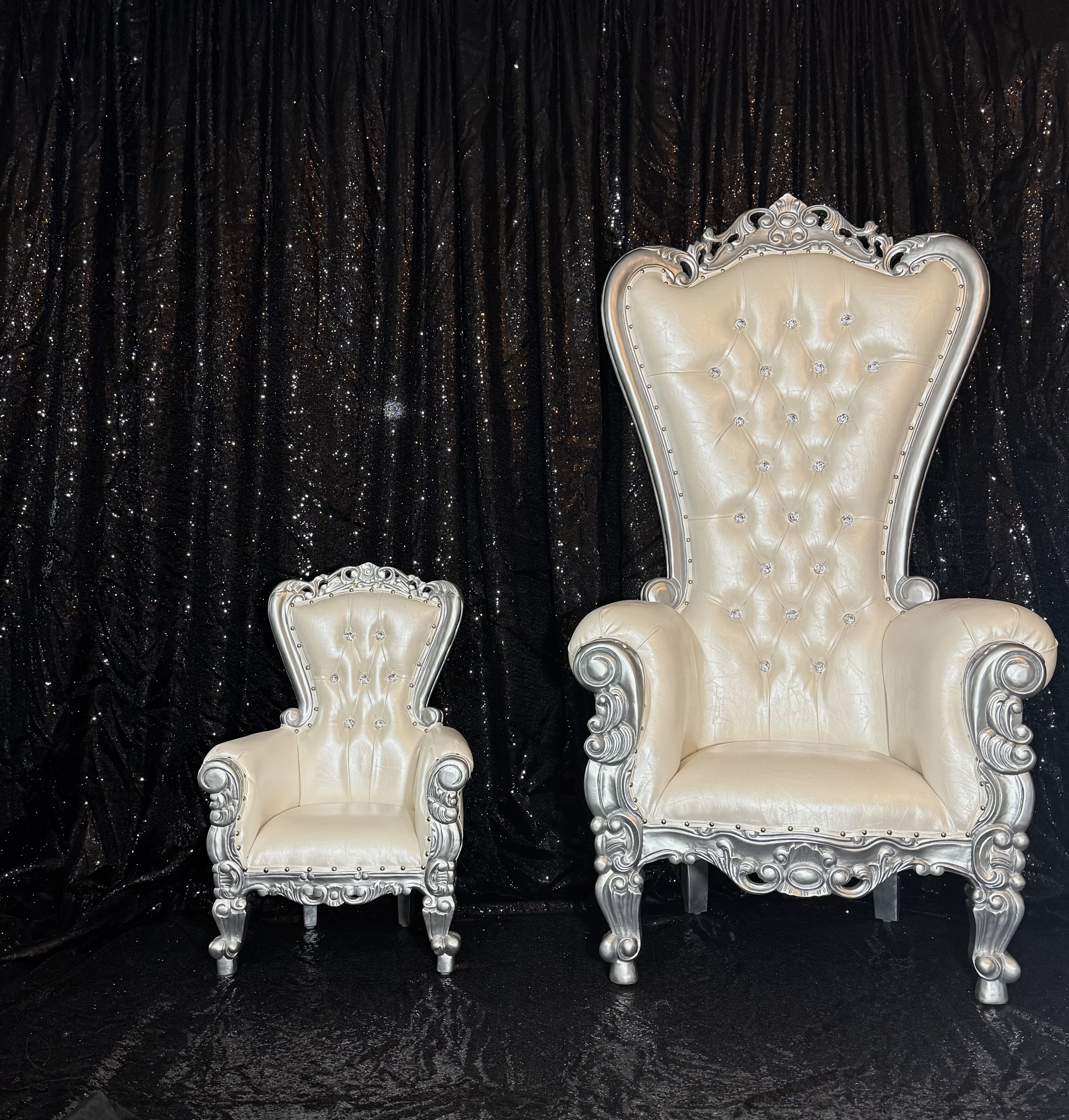 Throne Chair Grande et Petite
Bougie Bébé
SIlver Princess Throne Chair
Throne Chair Rental in Durango Colorado for Weddings Events Parties Quinceañera Wedding Graduation Continuation Ceremony Birthday Party